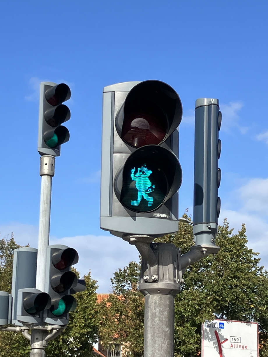 To trolde hilser velkommen