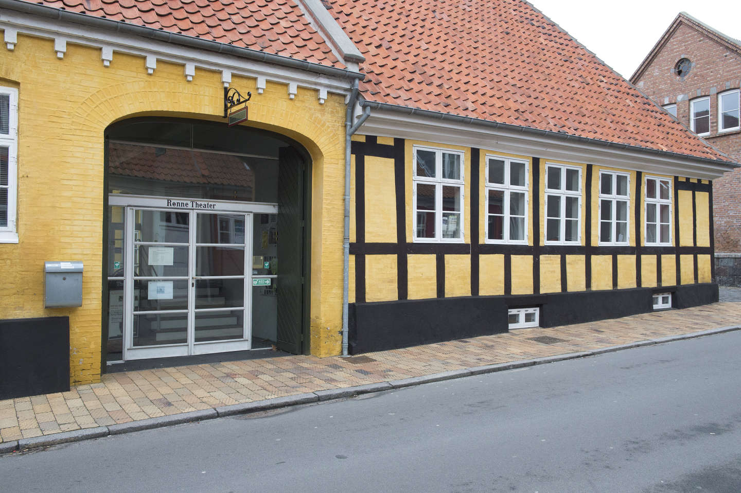 Teaterssonen begynder 