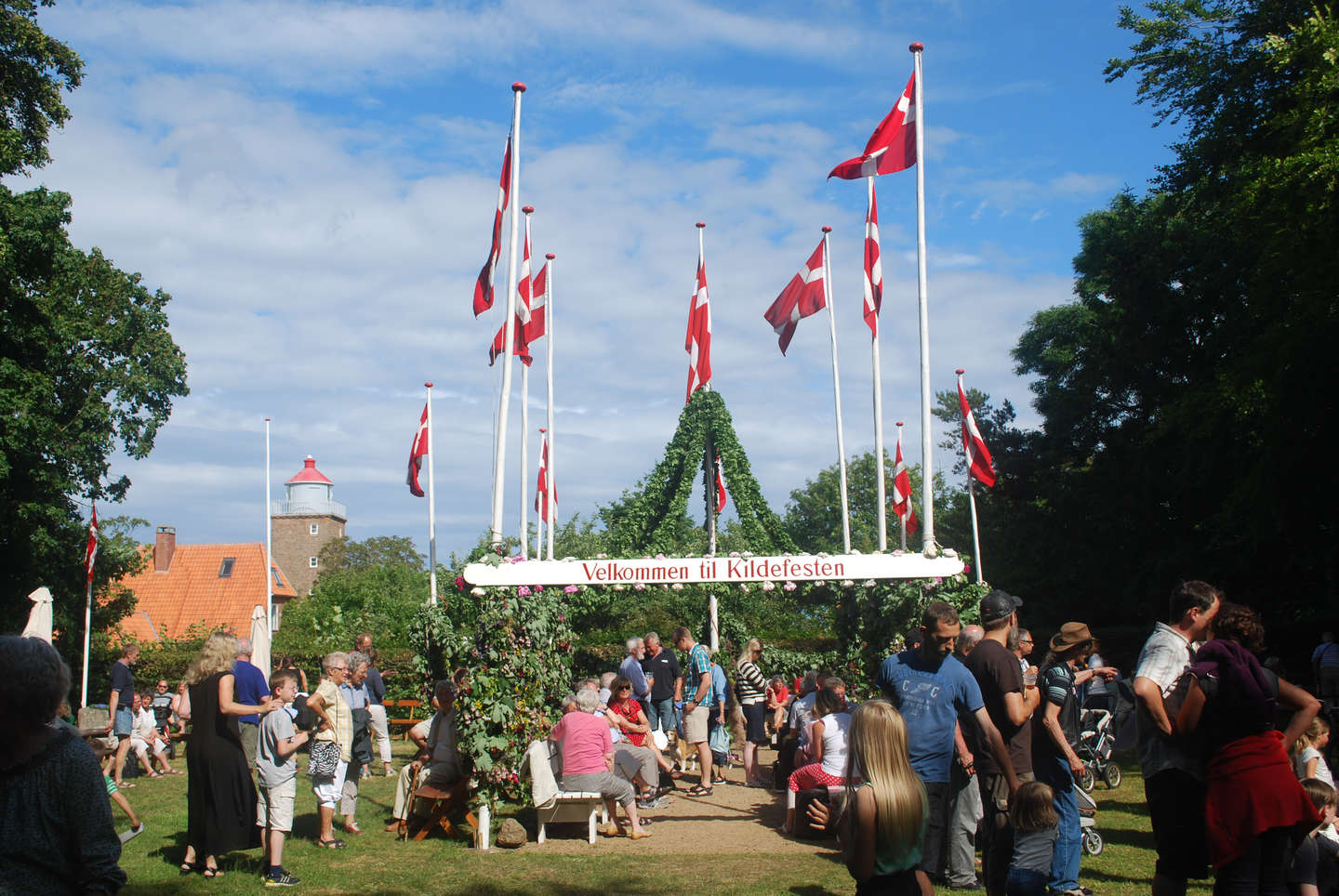 Tag til Sankt Hans og den srlige Kildefest i Svaneke